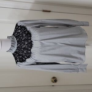 Halogen Size XS Lace Yoke Poplin Pinstripe Blouse, Excellent Used Condition